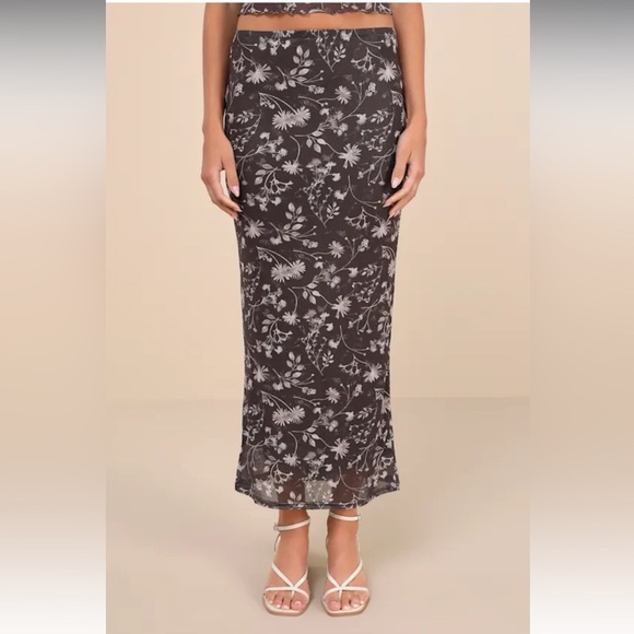 Spectacularly Cute Dark Grey Floral Mesh Maxi Skirt | NWT | Glamorous - Picture 2 of 3